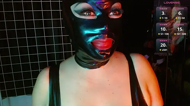 LatexDevil_Blondie webcam