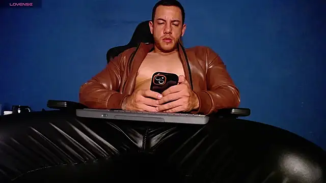 Maxxxpowerful webcam