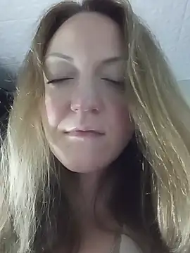 KattyLuuu webcam