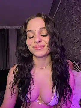 Olivia_Noor live cam on StripChat