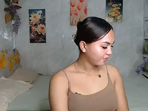 ur_asiankat live cam on StripChat
