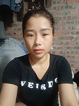 HeresThuy22 live cam on StripChat