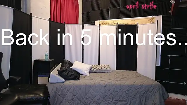 April_Strife live cam on StripChat