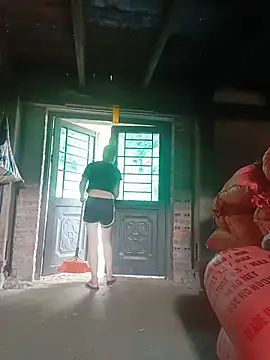 HeresThuy22 webcam