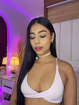 Rossie_Blooms live cam on StripChat