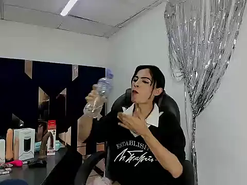 Aisha_hotts777 webcam