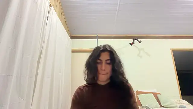 deusaludovica (F young) - tirar a camisa