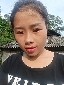 HeresThuy22 webcam