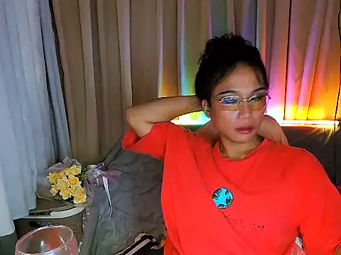 YourNikkieXxx webcam