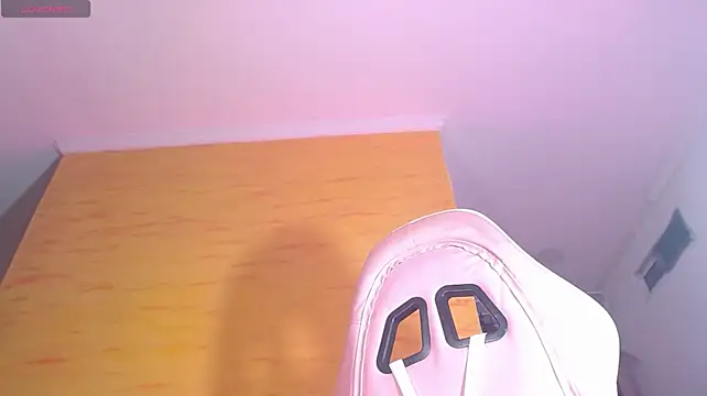 shesnotme webcam