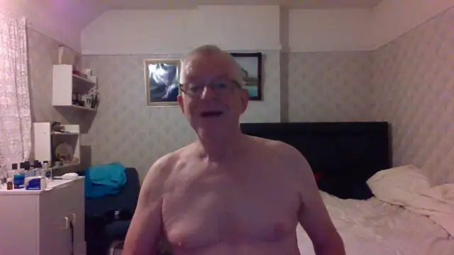 shaun63m (M grandpa) - Just to enjoy a beer and listen music