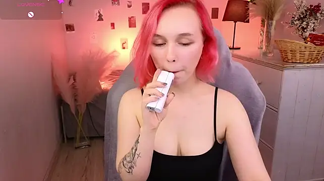 NaomiYoru webcam