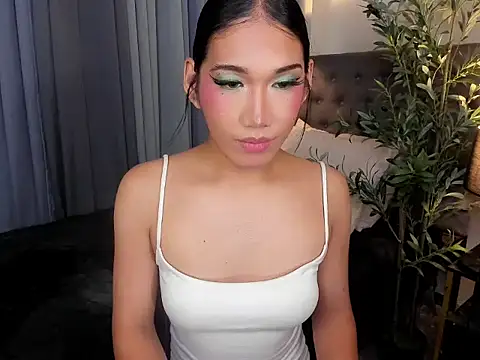 Hugecockasianprincess webcam