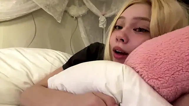 LinaFloww webcam