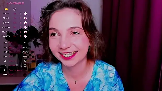 KindHazelHere_ live cam on StripChat
