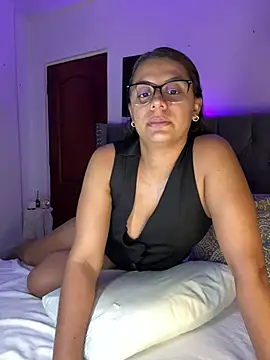 ema_zoe live cam on StripChat