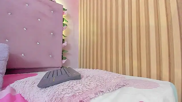 lovely__kiss__ live cam on StripChat