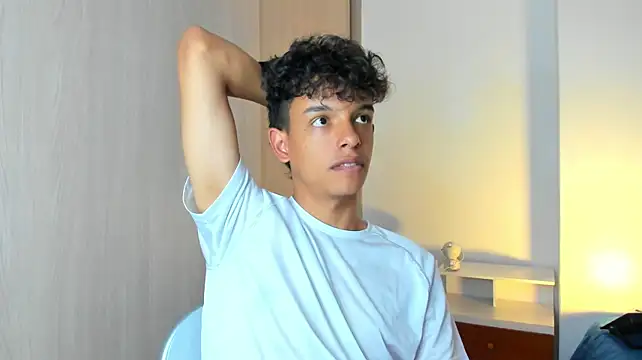 Maxfrost1 live cam on StripChat