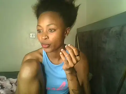 Prettyquueen live cam on StripChat