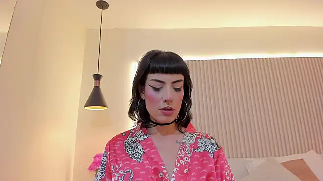 Raavenlux_ live cam on StripChat
