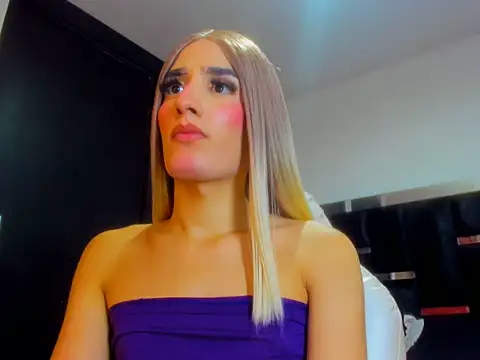 Miranda_bigcock3 live cam on StripChat