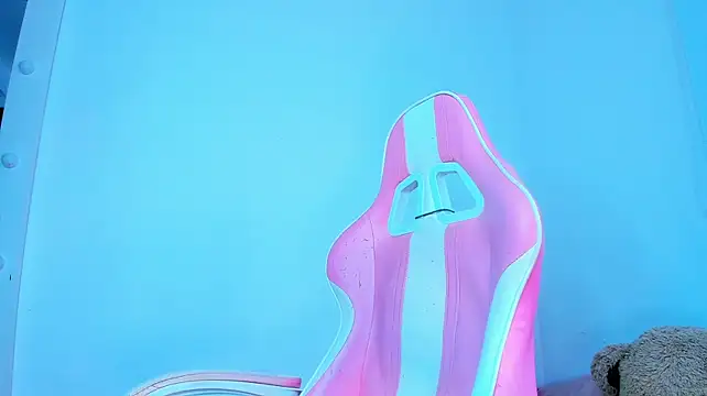 Ariana_f live cam on StripChat