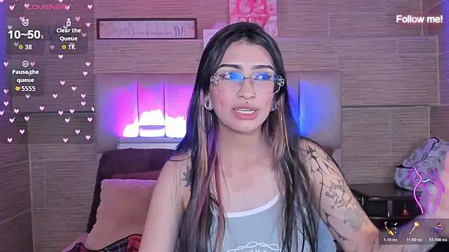 mia_devine_ webcam