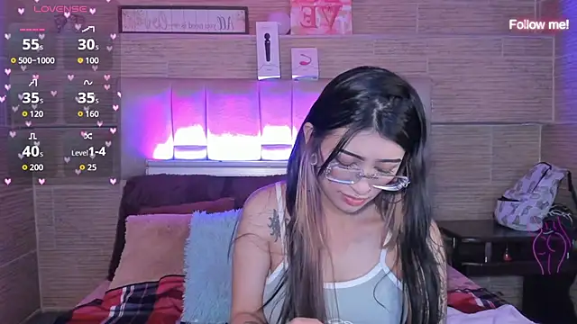 mia_devine_ webcam