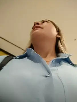 alana_69 (F young) - Full naked in mall 🔥 Risky