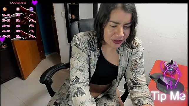 peanut_tangerine live cam on StripChat