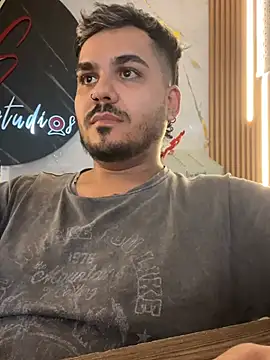 LatinBearX live cam on StripChat