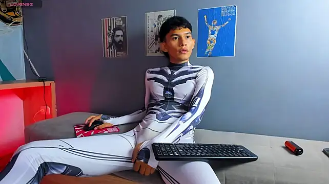 koa_sexx (M twink) - hand job