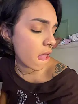 Alice_surprise webcam