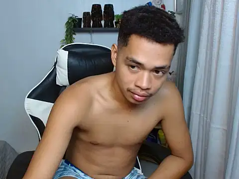 curlyasian_njxx webcam