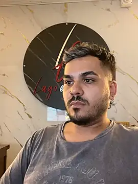 LatinBearX live cam on StripChat