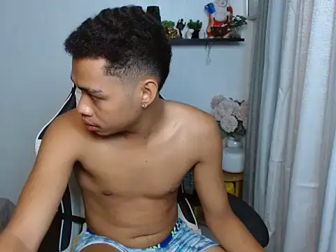 curlyasian_njxx webcam