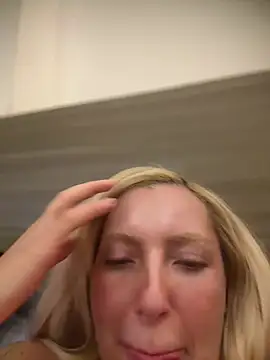 Juuhschmitt live cam on StripChat