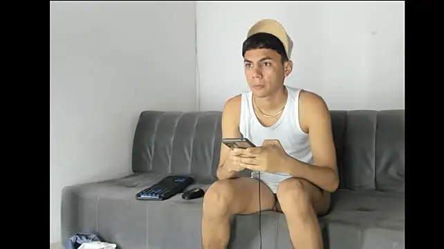 Charlie_Scorpion live cam on StripChat