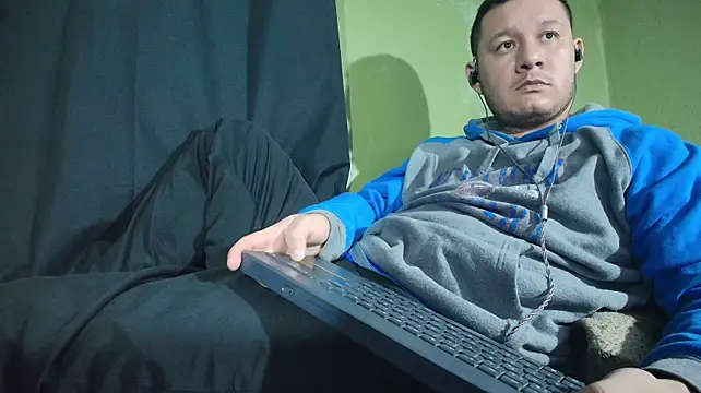 sweet_cock28 live cam on StripChat