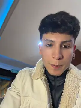 _tomy08calderon (Ask my age) - Totally naked in the bar toilet 5 mnutes