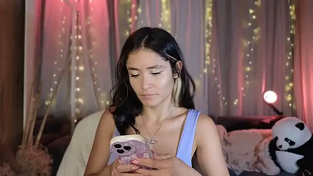 LoreShark live cam on StripChat
