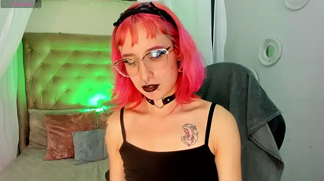 Alice__Moon__ live cam on StripChat