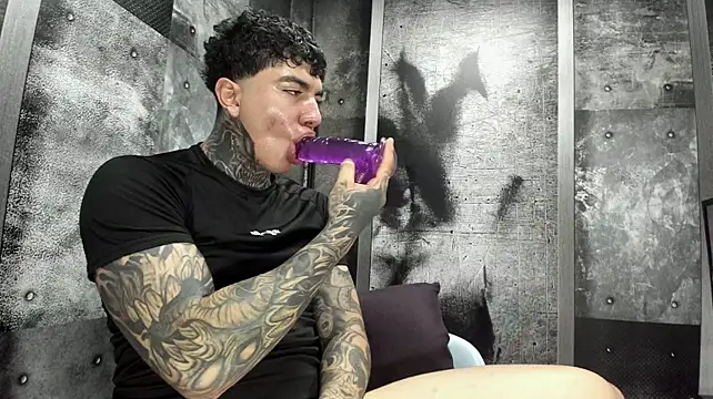 Gury_tattoo webcam