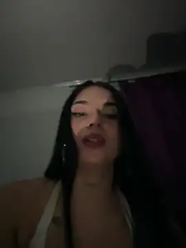 LilacNoir live cam on StripChat