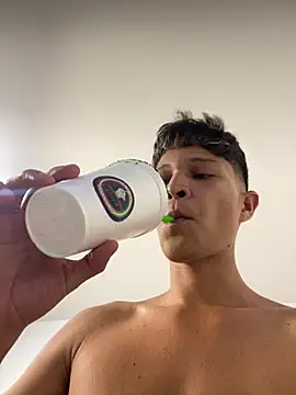 Twinkcock22 live cam on StripChat