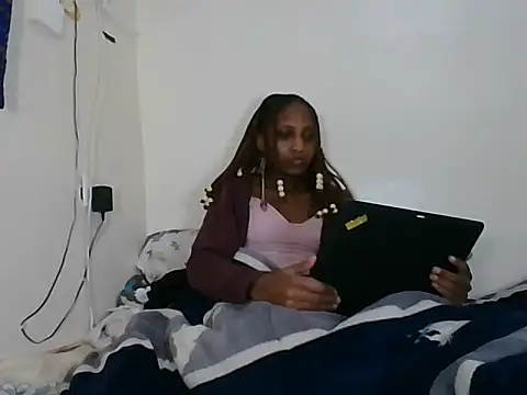 yummyqueenk live cam on StripChat