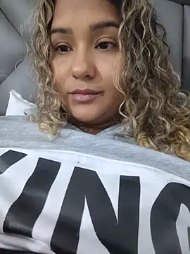 BrendaGirs live cam on StripChat