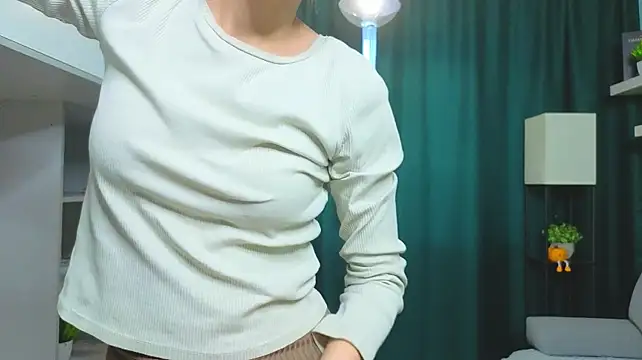 ewasprinzl (F teen) - I'll show you the bottom of my chest