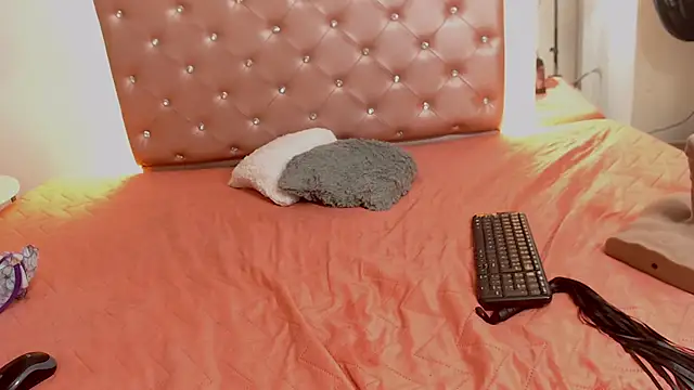 EbonyCoWorker live cam on StripChat