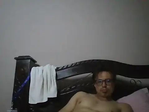 snake7090 live cam on StripChat